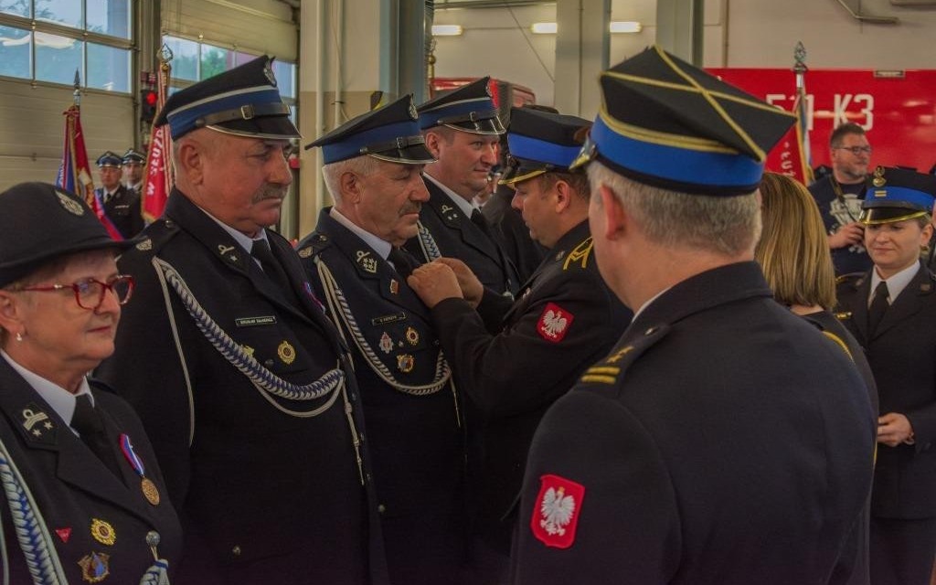 Maj miesiącem ochrony przeciwpożarowej – awanse i odznaczenia dla strażaków