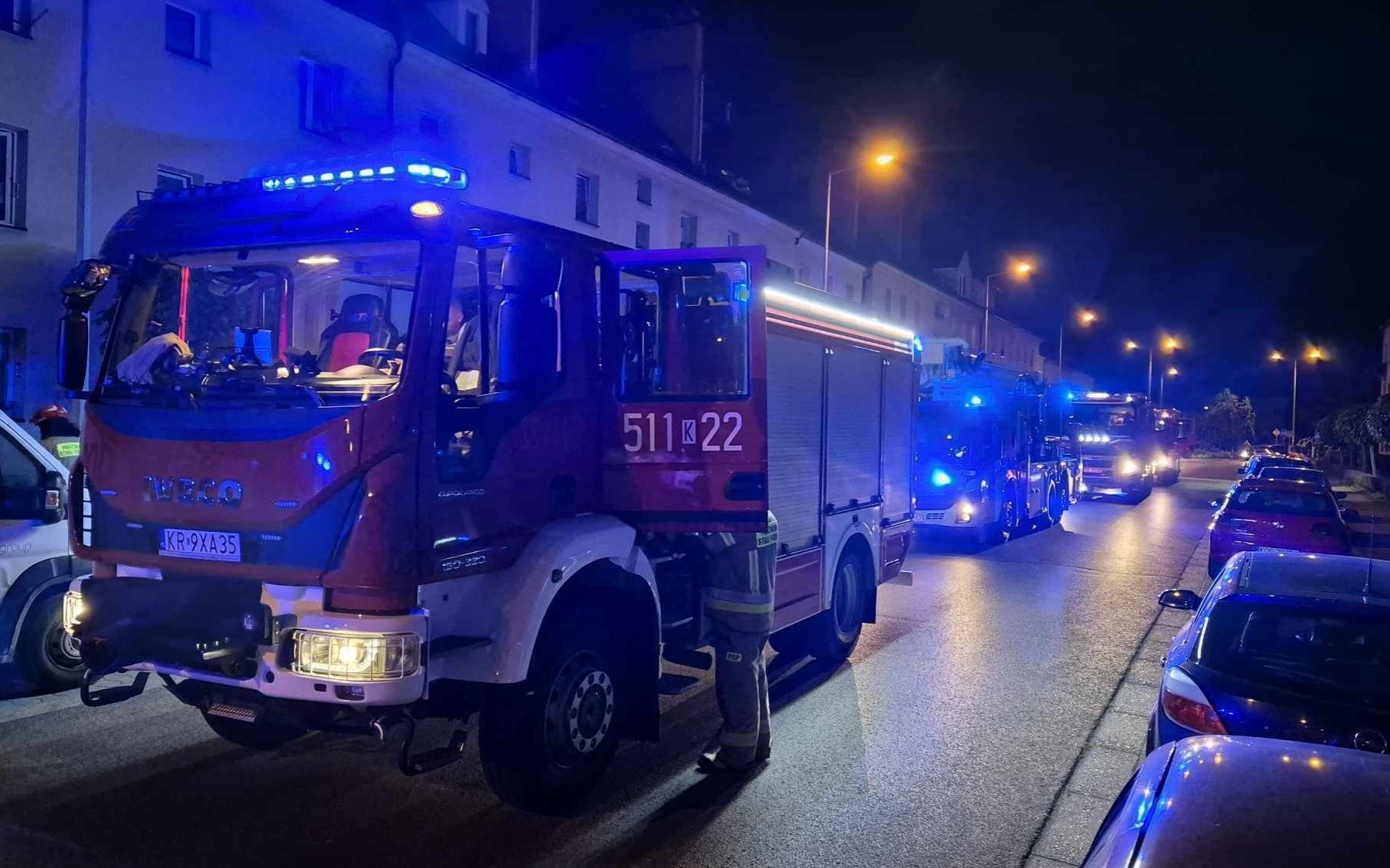 Pożar mieszkania w Oświęcimiu. Z budynku ewakuowano mężczyznę