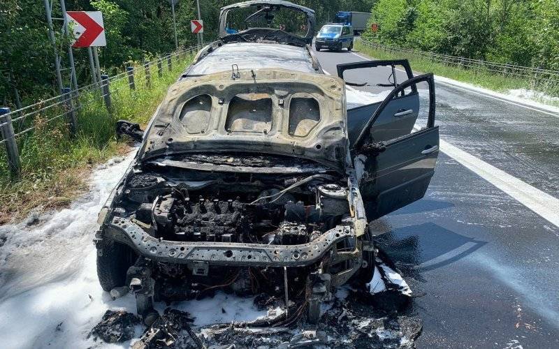 Pożar samochodu, którym podróżowała trzyosobowa rodzina