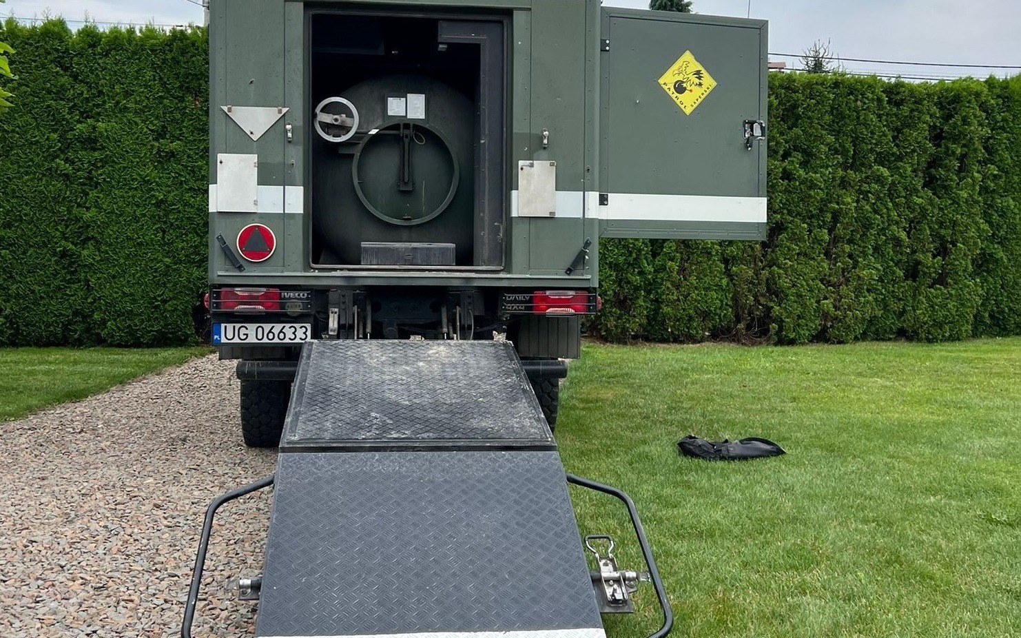 Policjanci zabezpieczali miejsce odnalezienia niewybuchu. Zobaczcie sami jak wygląda pocisk z II wojny światowej – ZDJĘCIA!