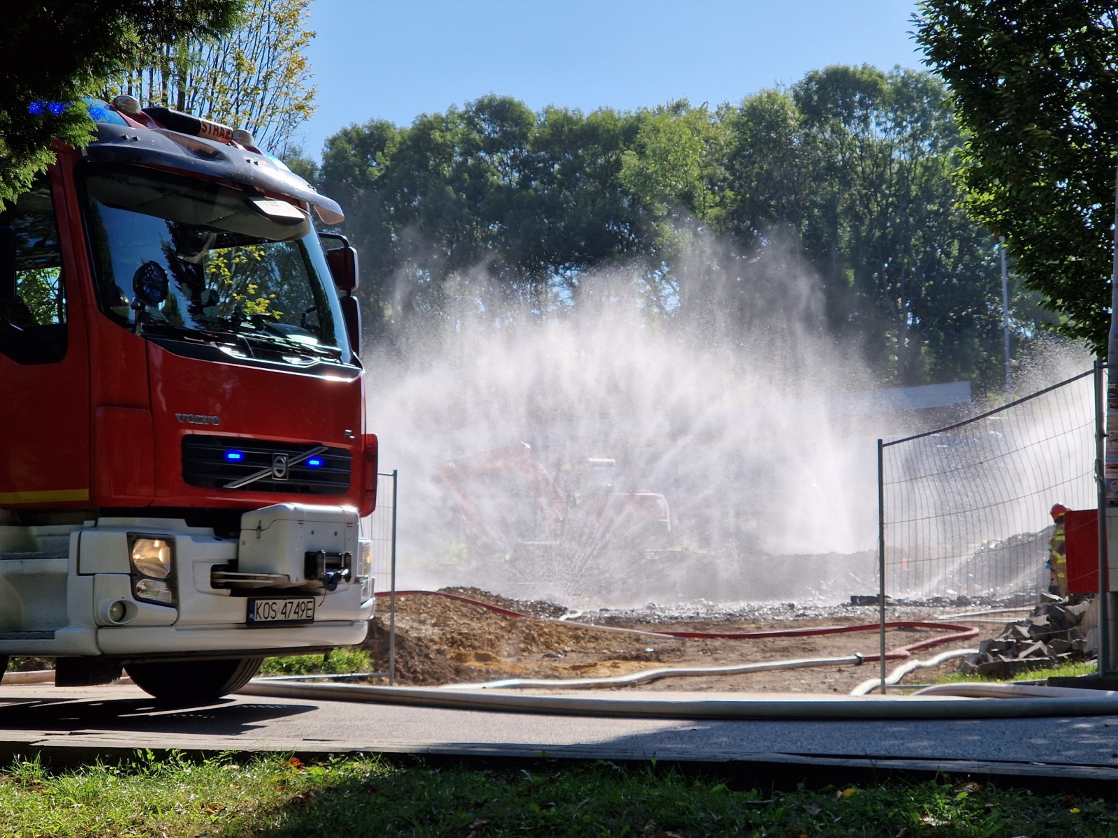 Koparka uszkodziła gazociąg średniego ciśnienia – ZDJĘCIA, FILM!
