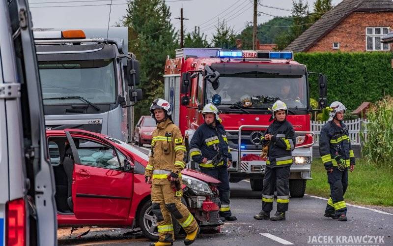 Niebezpieczna kolizja z udziałem trzech pojazdów – ZDJĘCIA!