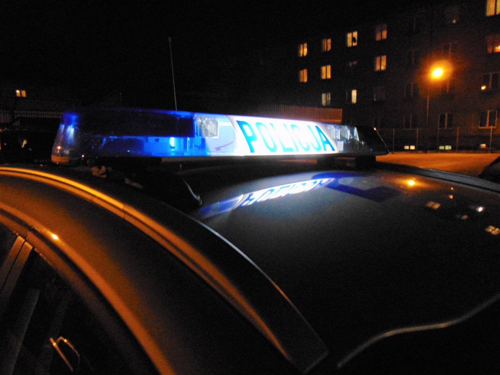 Na nocne spotkanie zakrapiane alkoholem, zabrała dwuletniego syna