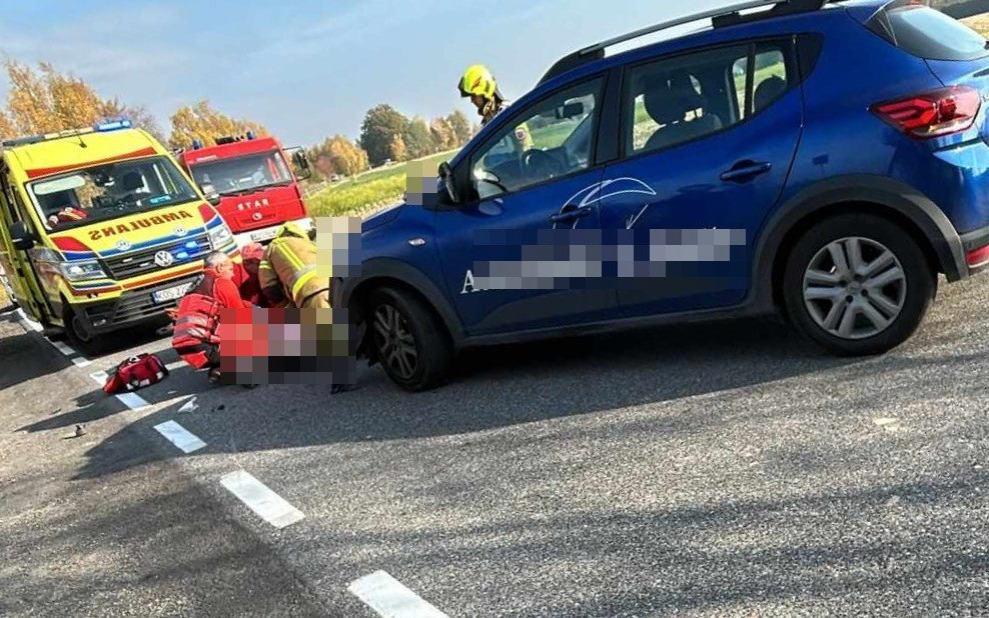 Poważny wypadek drogowy w Rudzach. Zablokowana DW 781 – FOTO!