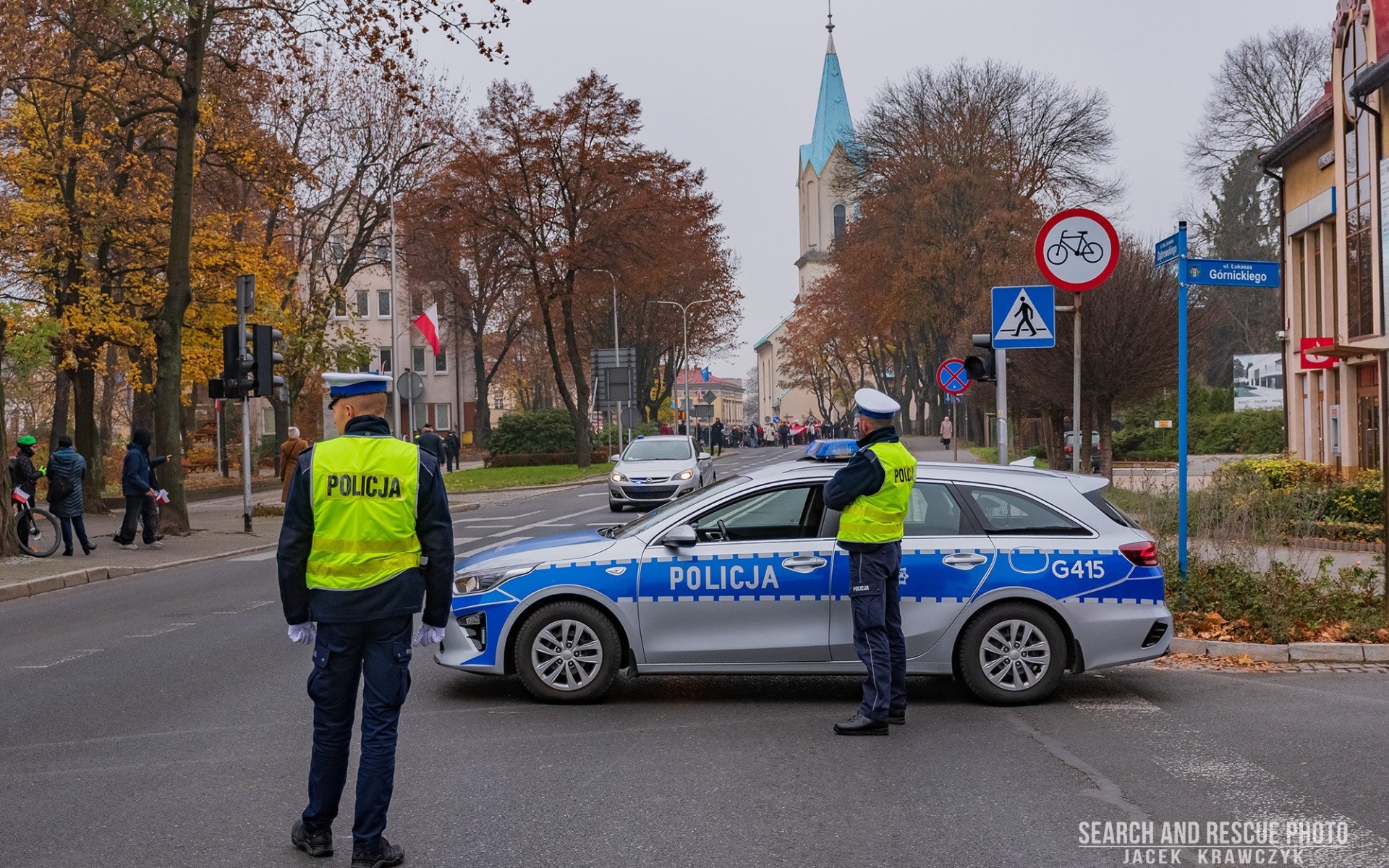 Oddali hołd i dbali o bezpieczeństwo podczas obchodów 106. rocznicy odzyskania Niepodległości przez Polskę