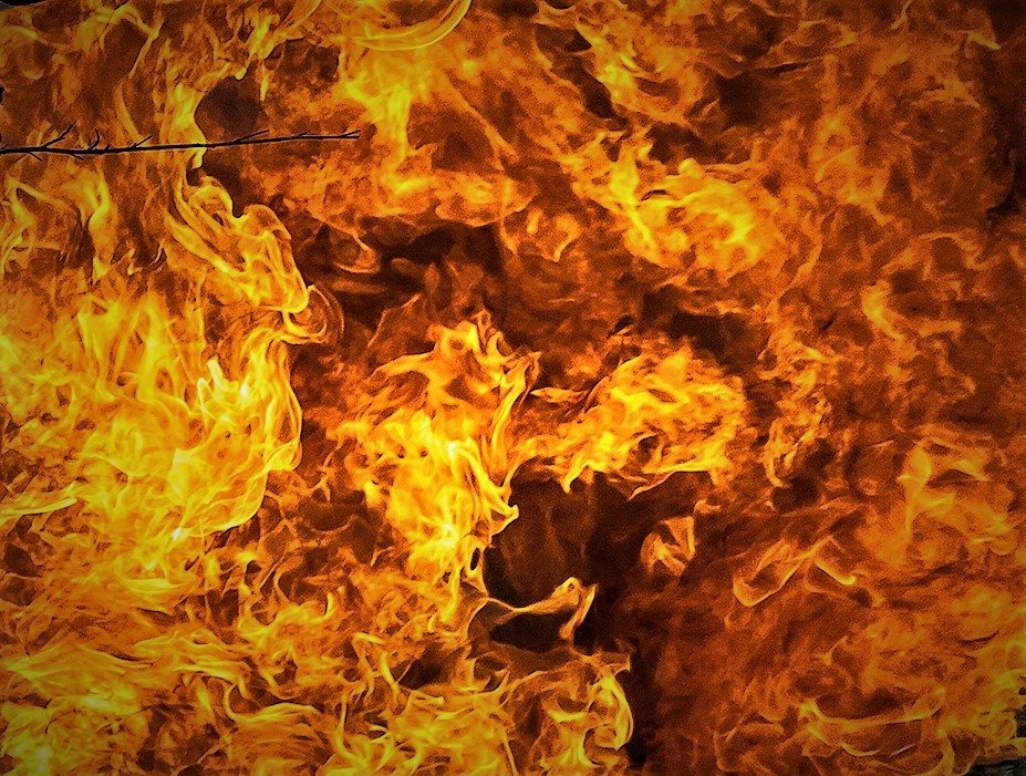 Pożar garażu przy ulicy Norwida w Oświęcimiu