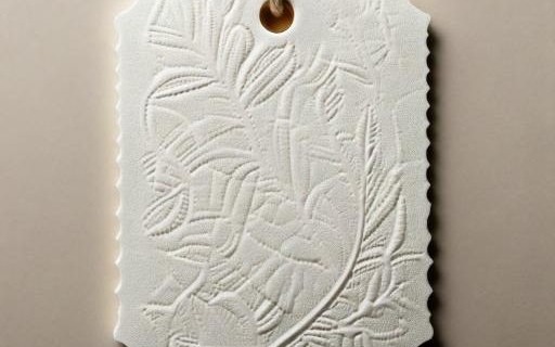 Etykiety wytłaczane – wyróżnij swoje produkty na półce