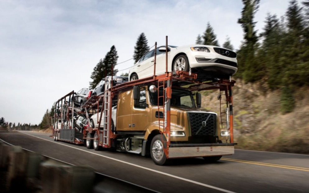 Jak wybrać ciągnik siodłowy do transportu?