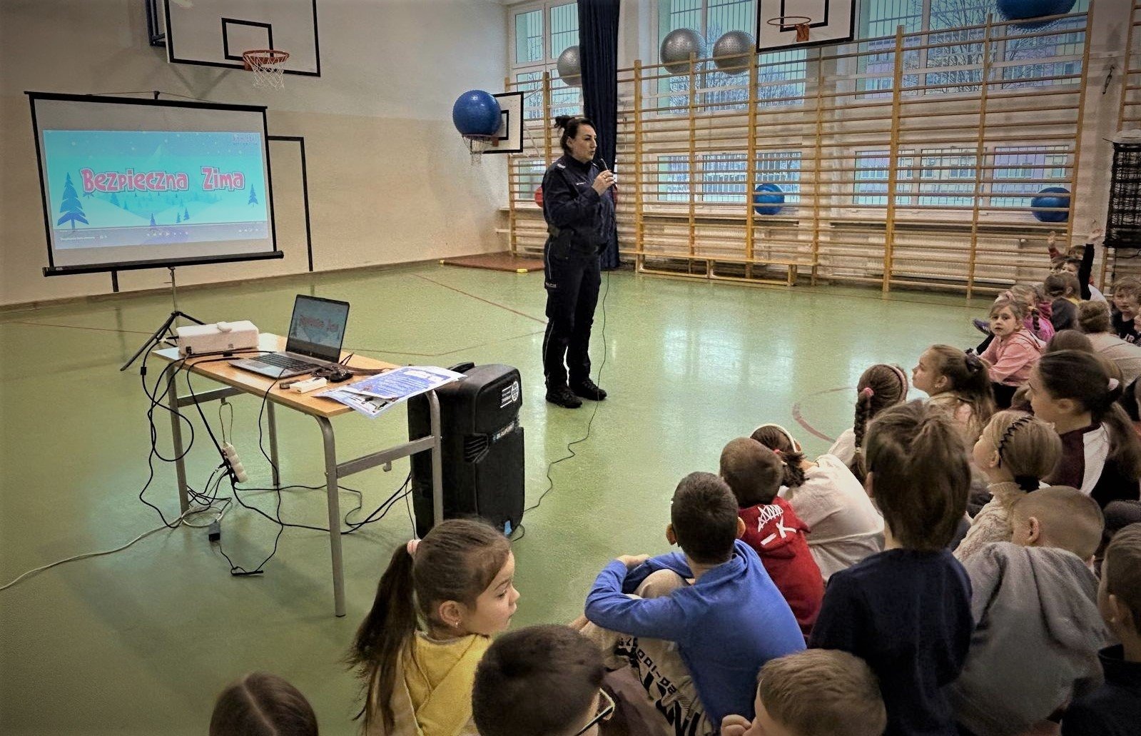 „Bezpieczne Ferie 2025″. Policyjne prelekcje o bezpieczeństwie podczas zimowego wypoczynku