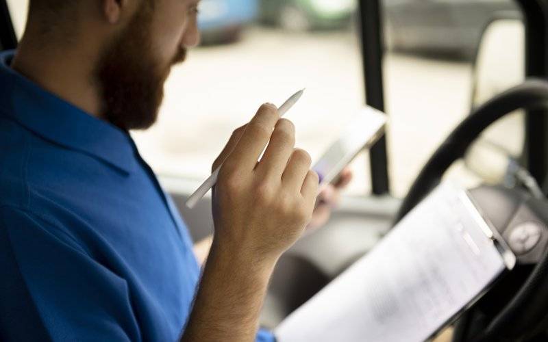 Transport na zlecenie – co musisz wiedzieć, zanim wybierzesz przewoźnika?