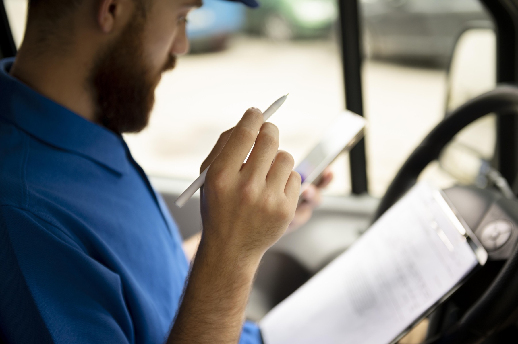 Transport na zlecenie – co musisz wiedzieć, zanim wybierzesz przewoźnika?