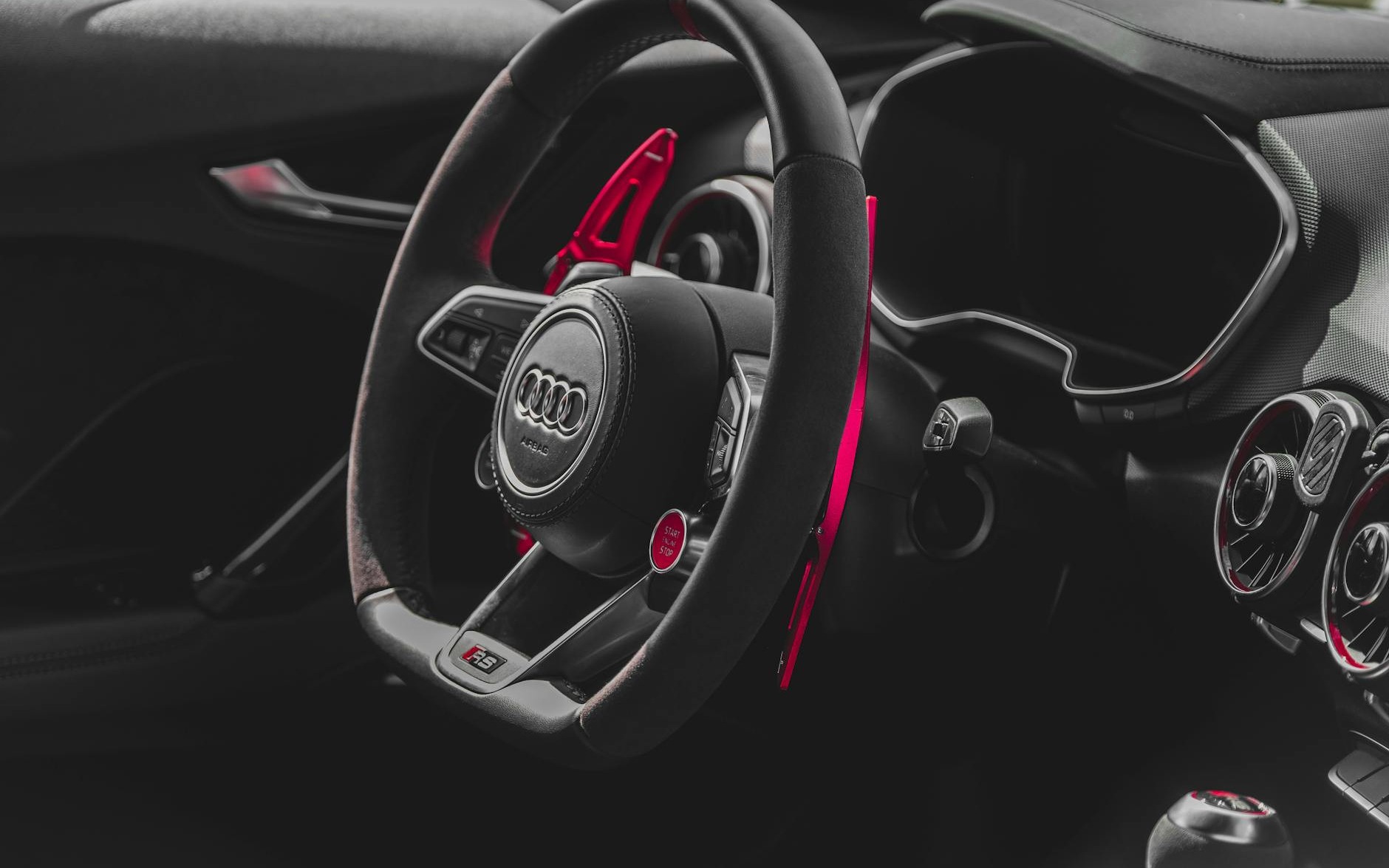 Luksusowe Audi – synonim elegancji i innowacji