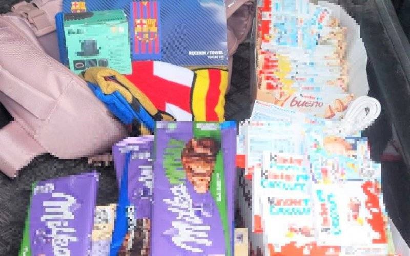 Oświęcim: Nietrzeźwy mężczyzna zatrzymany z plecakiem pełnym łupów. Policja odzyskała skradziony towar