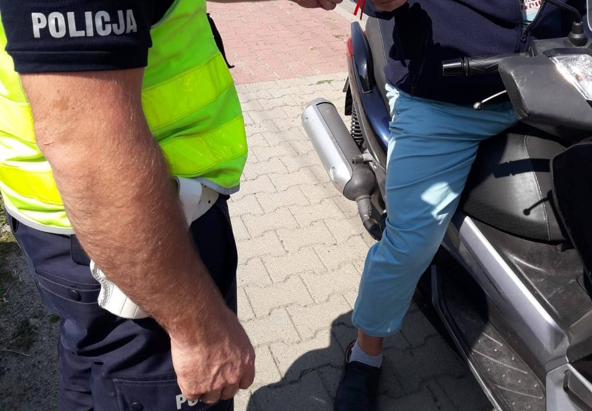 Drogówka zatrzymała nietrzeźwego 81-letniego motorowerzystę