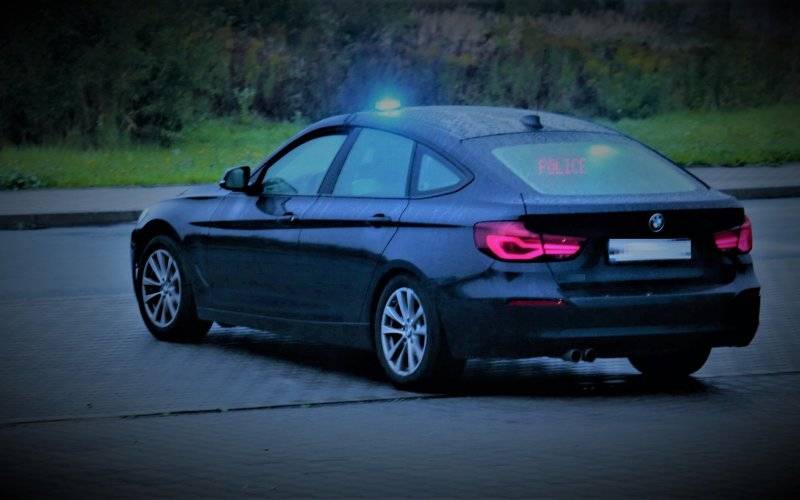 Policjanci zatrzymali drogowego przestępcę. Jest podejrzany o kierowanie pod wpływem amfetaminy oraz złamanie zakazu kierowania