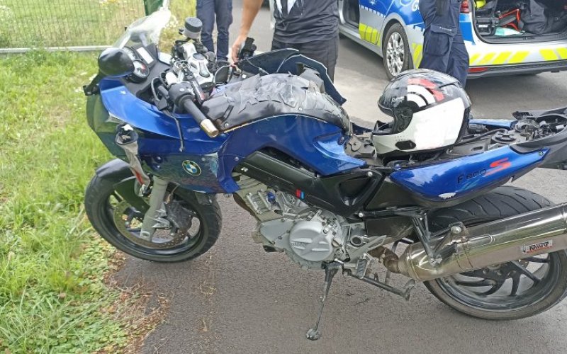 Sobotni wypadek w Bielanach. Zderzenie motocyklisty z samochodem dostawczym