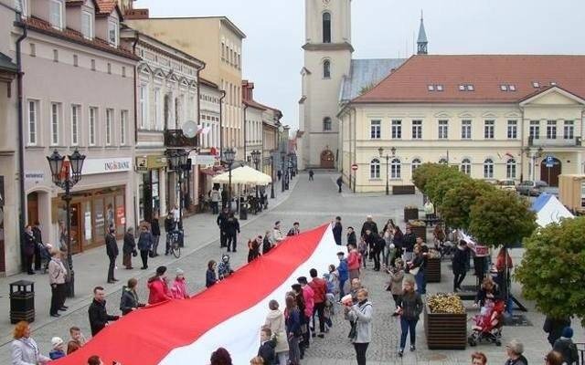 Biało-czerwony marsz w Oświęcimiu w rocznicę uchwalenia Konstytucji 3 maja