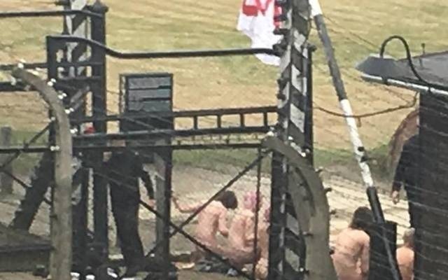 Auschwitz. Rozebrali się przed bramą i zabili owcę [OŚWIADCZENIE MUZEUM]