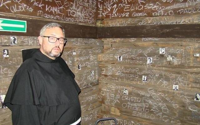 Mały szkodnik zjada wyjątkową wystawę byłego więźnia KL Auschwitz
