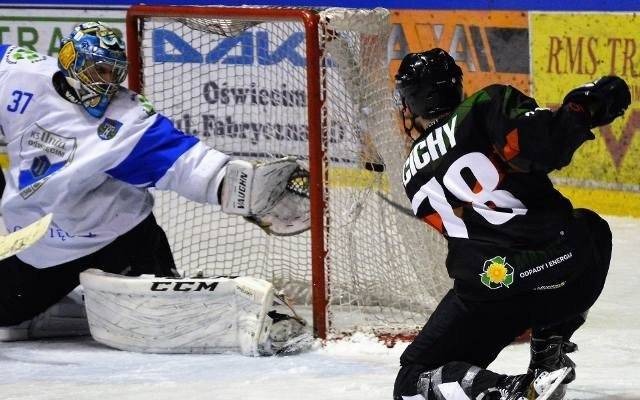 Hokej. Unia Oświęcim przegrywa u siebie z liderem, GKS Tychy, ale wciąż jest w grze o „szóstkę” [ZDJĘCIA]