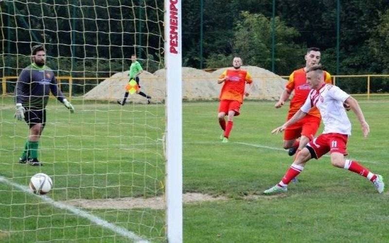Regionalny Puchar Polski. Soła Oświęcim gromi w Malcu miejscową Zgodę. Filmowy gol Maksa Nowaka [ZDJĘCIA]