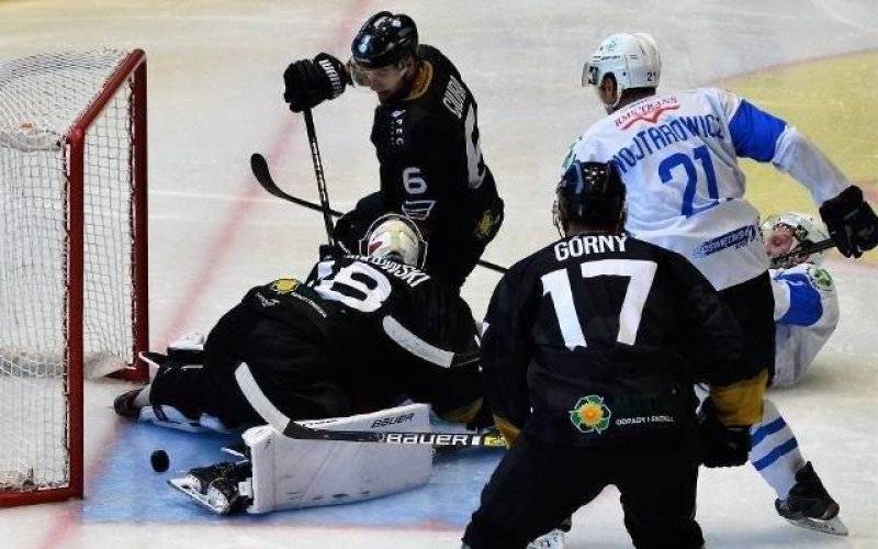 Hokej. Unia Oświęcim przegrała z GKS Tychy. Mecz oglądał trener reprezentacji Polski Tomek Valtonen [ZDJĘCIA]