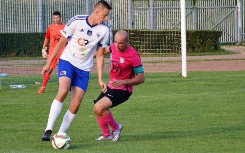 4. liga piłkarska. Czapla niczym pelikan „połknął” Beskid. Unia Oświęcim wygrywa derby w Andrychowie [SONDA]