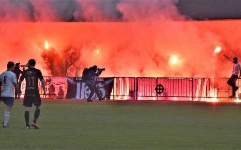 4. liga. Unia Oświęcim w derbach przegrała z Beskidem Andrychów. Filmowy gol Kapery
