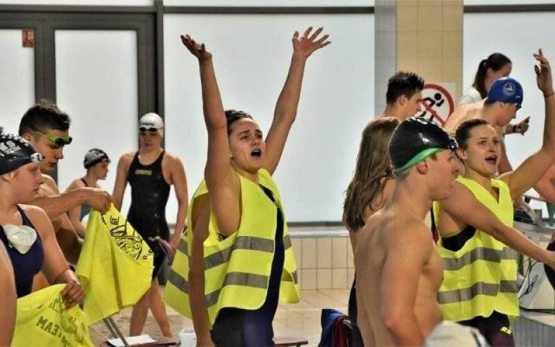 Pływacka liga SMS 2019. Oświęcim liderem po pierwszej rundzie, bo jego siłą była drużyna