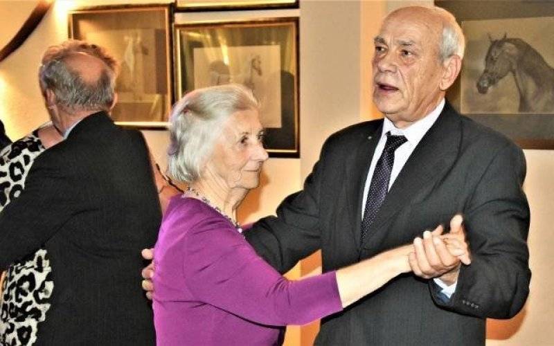 Andrzejki dla seniorów z Oświęcimia w tanecznych rytmach. Pokazali, że świetnie można bawić się w każdym wieku