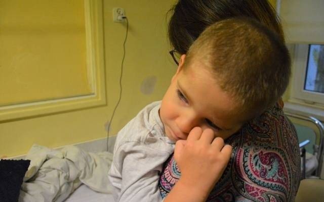 Koronawirus. Opieka nad dziećmi w szpitalach ograniczona