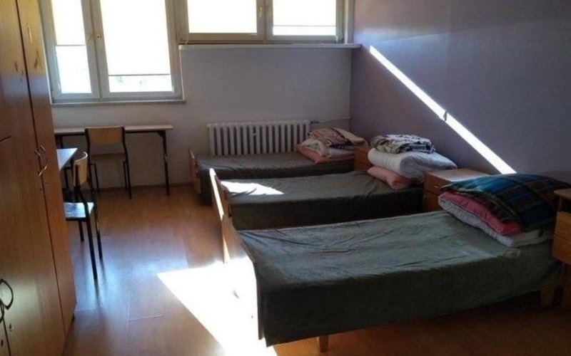 W takich warunkach mieszkają ludzie poddani kwarantannie