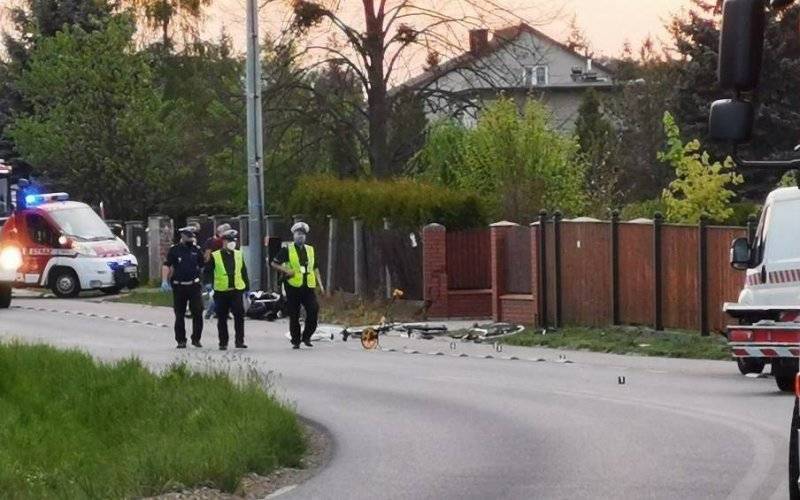 Chrzanów. Motocyklista potrącił dwoje rowerzystów. Helikopter LPR w akcji [ZDJĘCIA]