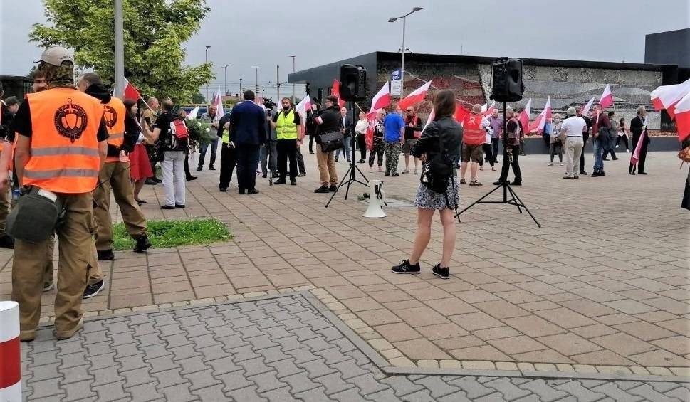 Oświęcim. Narodowcy manifestują z okazji 80 rocznicy pierwszego transportu do Auschwitz
