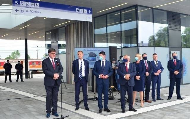Otwarcie dworca PKP niczym partyjne spotkanie PiS?