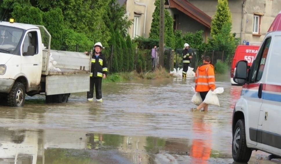 Woda płynęła drogami. Zalanych ponad 100 domów [ZDJĘCIA]
