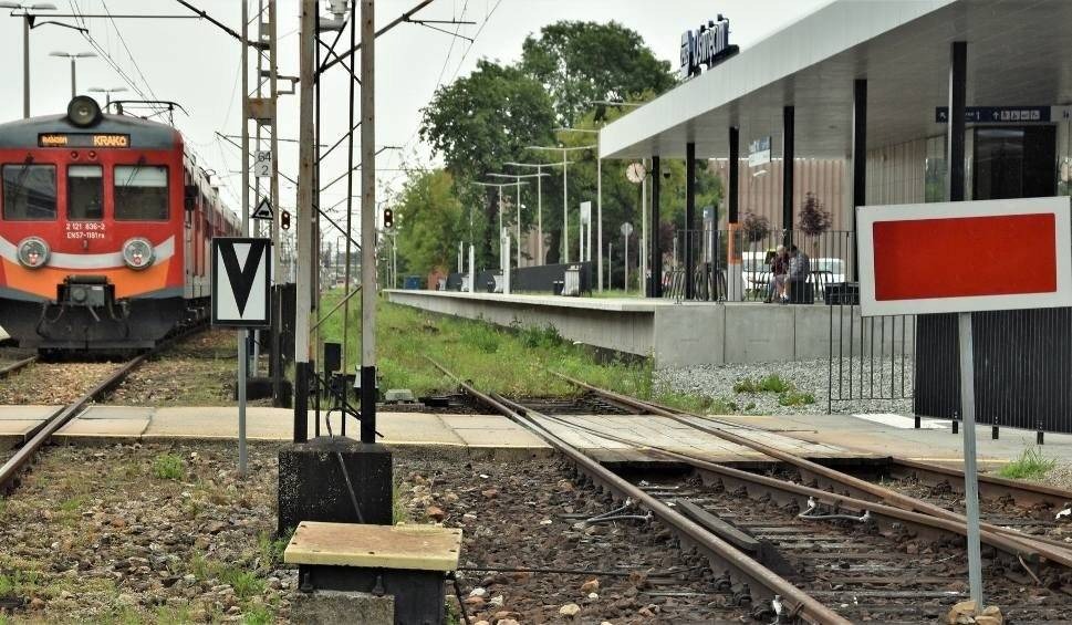 Oświęcim. Na nowym dworcu PKP jedyny przebudowany peron jest