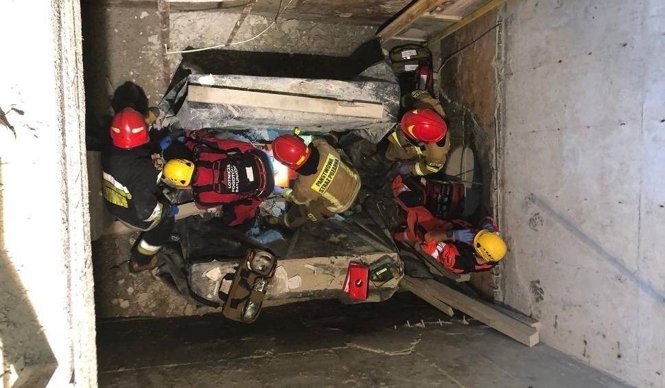 Wypadek w przepompowni w Gromcu. Mężczyzna wpadł do głębokiego szybu