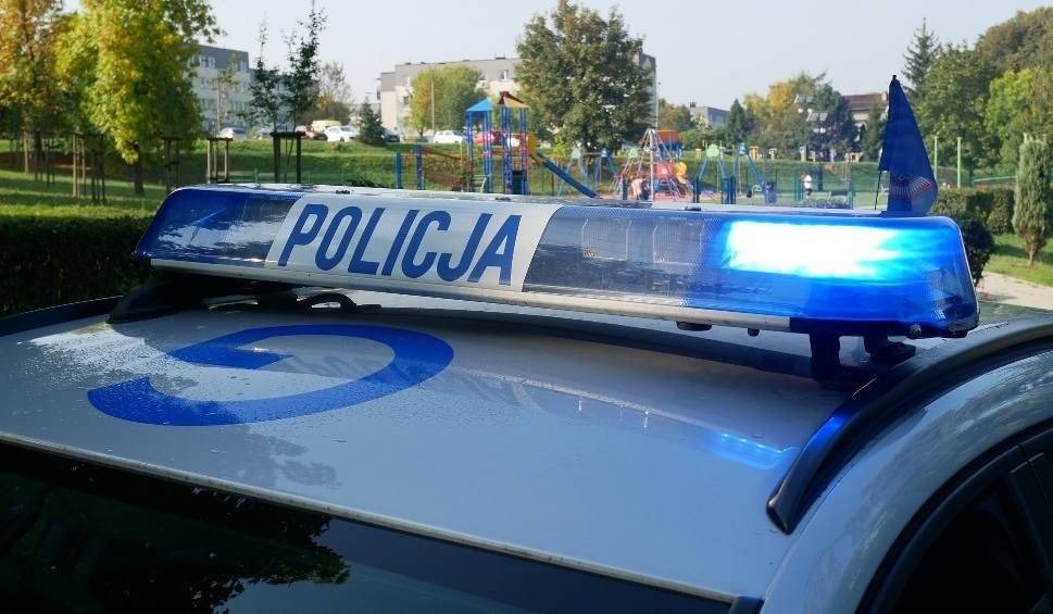 Kolizja na autostradzie A4 w Chrzanowie. Kierowca bmw jazdę zakończył na barierkach
