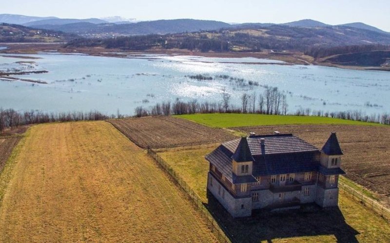Dworek nad Jeziorem Mucharskim do wynajęcia [ZDJĘCIA]