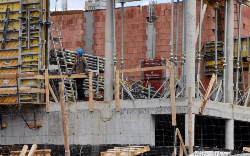 Kryta pływalnia w Libiążu rośnie w oczach. To "problem" dla gminy