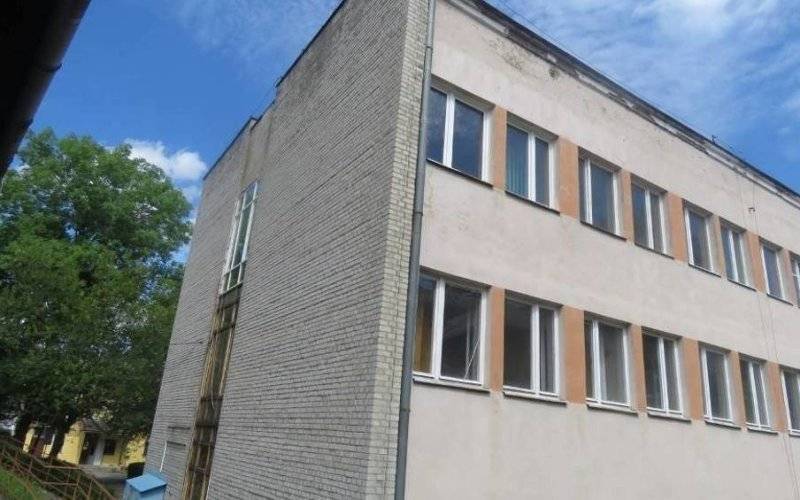 Nie da się sprzedać starego szpitala. Mieszkańcy chcą parku, urzędnicy biur