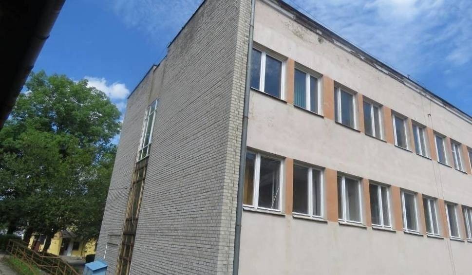 Nie da się sprzedać starego szpitala. Mieszkańcy chcą parku, urzędnicy biur