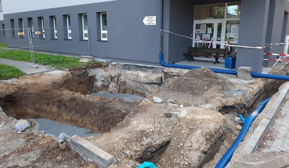 Oświęcim. W szpitalu budują przewiązki, które połączą szpitalne budynki