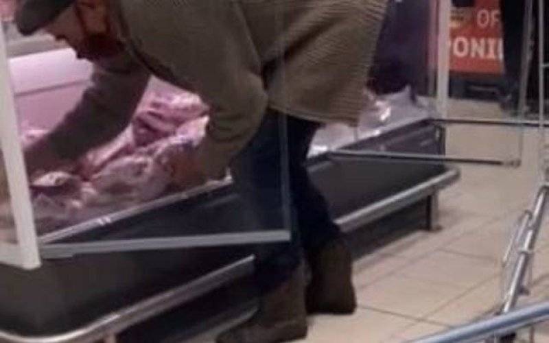 Wadowice. Macanie towaru w Lidlu. Co na to sanepid? [VIDEO] [ZDJĘCIA]