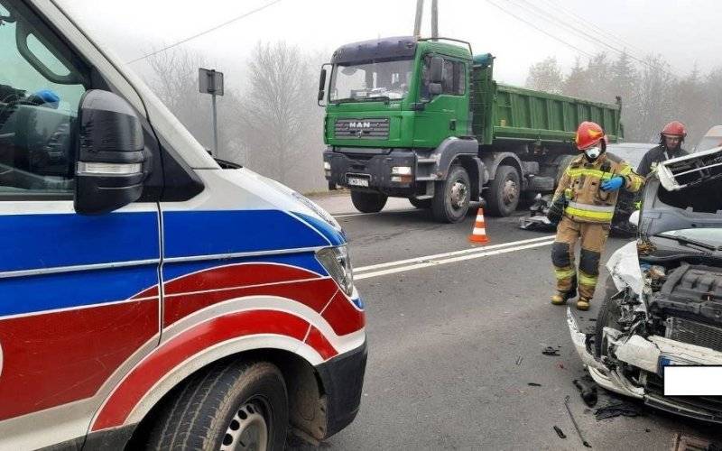 Barwałd Średni. Wypadek na DK 52. Zderzyły się dwa samochody