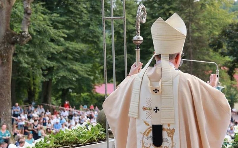 Arcybiskup Jędraszewski o "ateistycznej zarazie" i agresji na ulicach