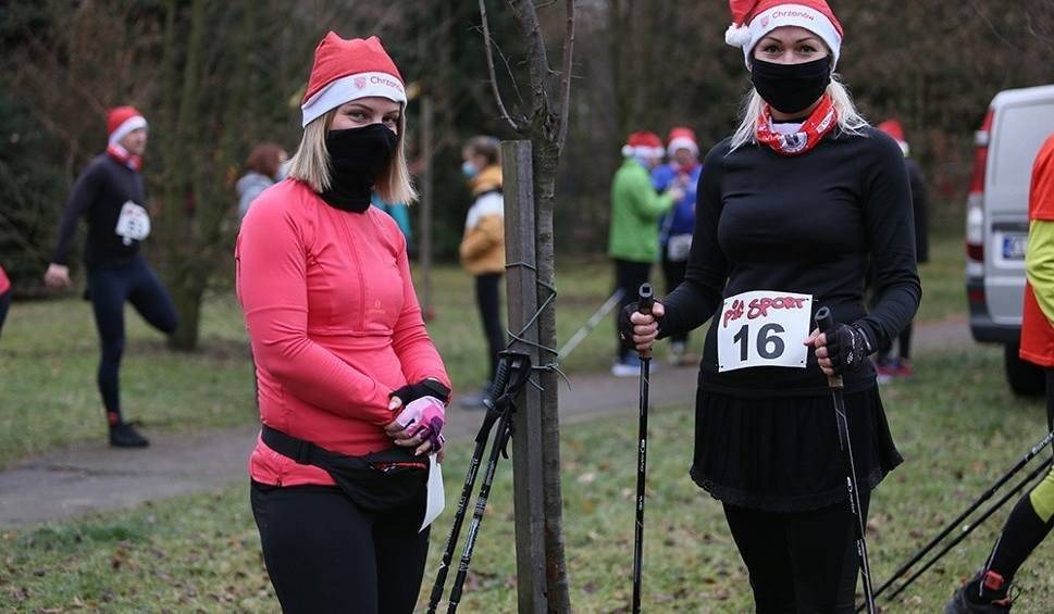 Kilkadziesiąt osób wzięło udział w zawodach nordic walking w Chrzanowie [ZDJĘCIA]