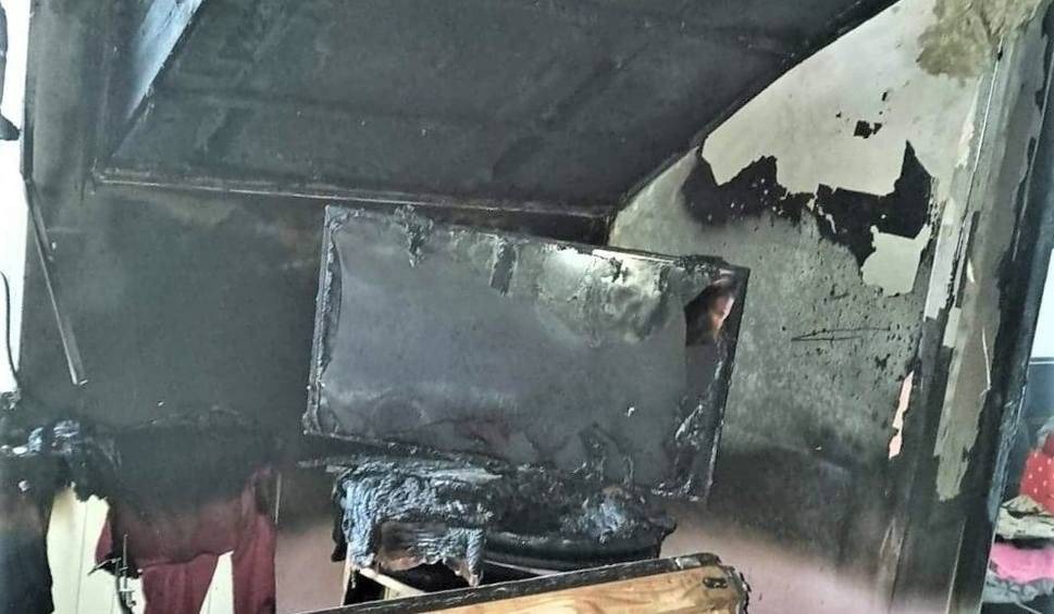 W pożarze bliźniaczego domu w Jangrocie dwie rodziny straciły dobytek