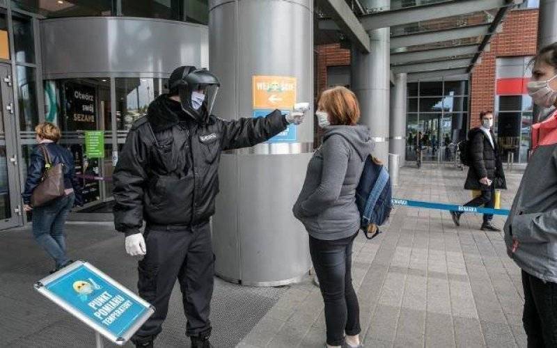 Koronawirus. Znów ponad 7 tysięcy zakażeń, dużo zgonów
